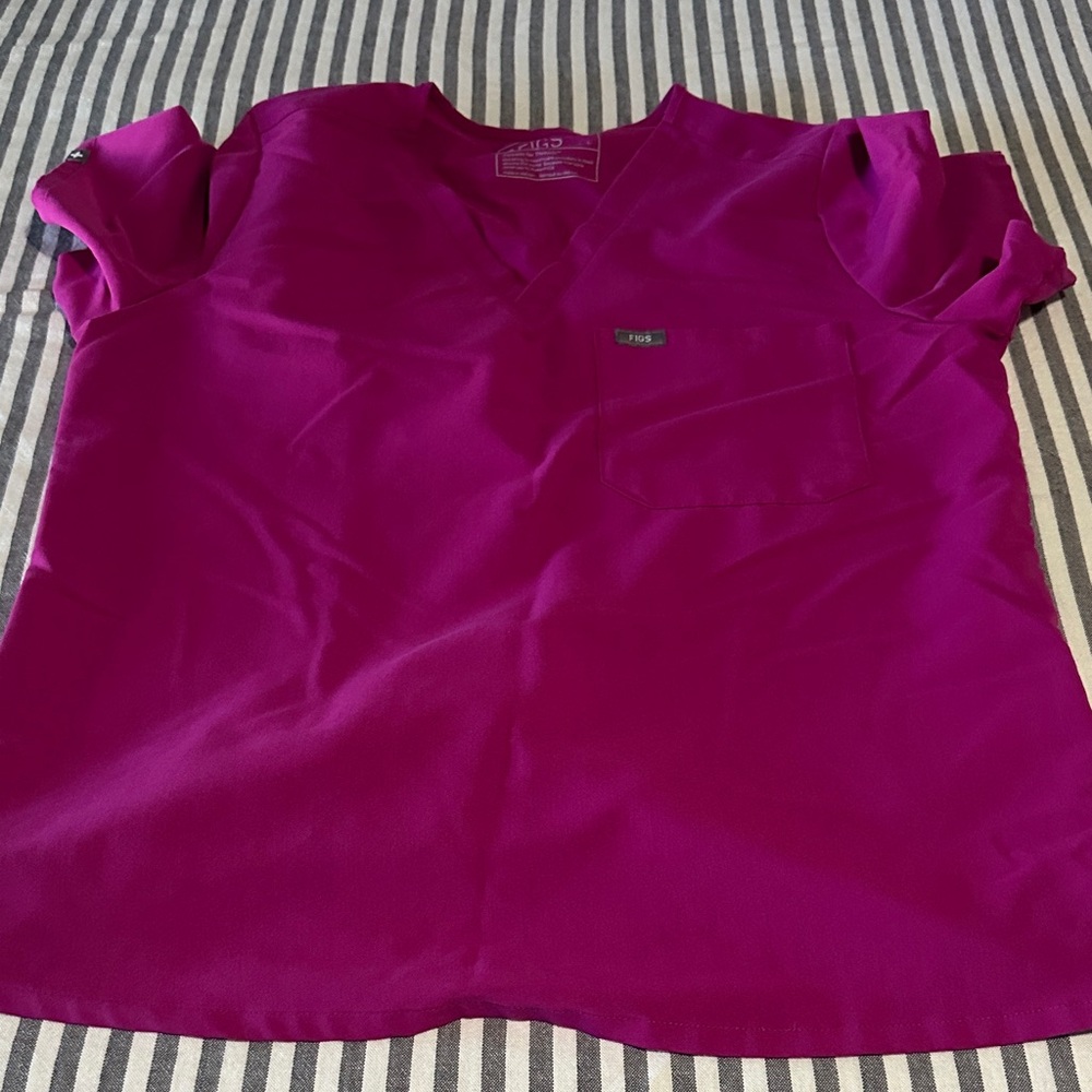 Figs Women's Scrub Top in Magenta